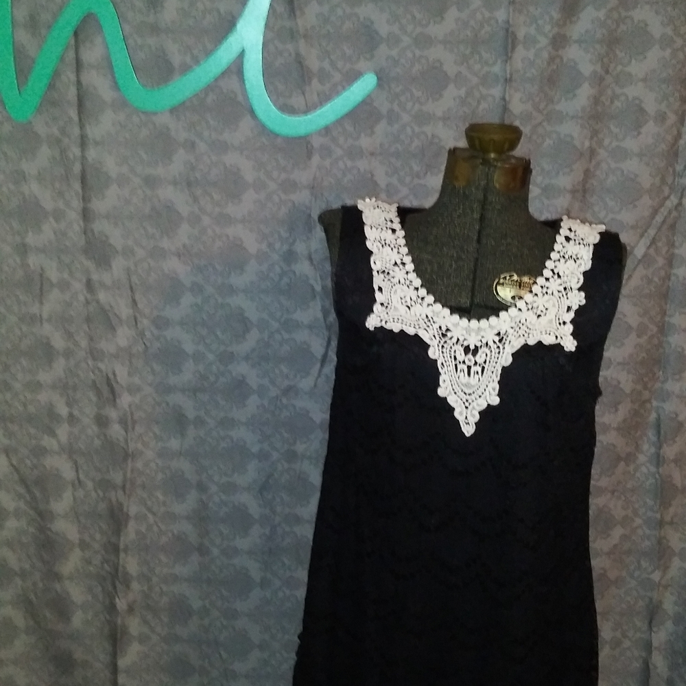 Dress - Picture 2 of 4
